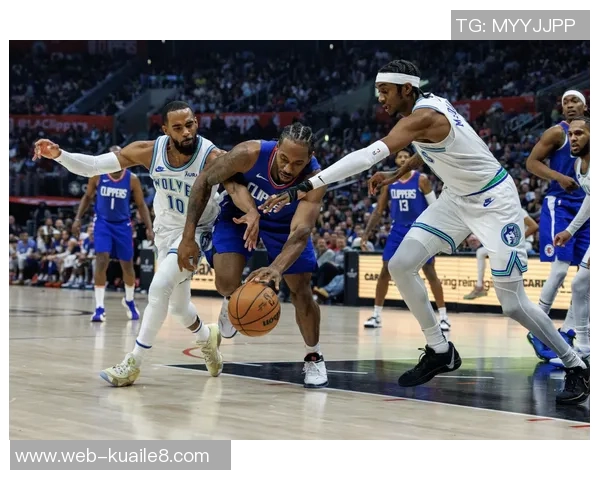 2001年NBA季后赛猛龙与雄鹿的激烈对决回顾与分析